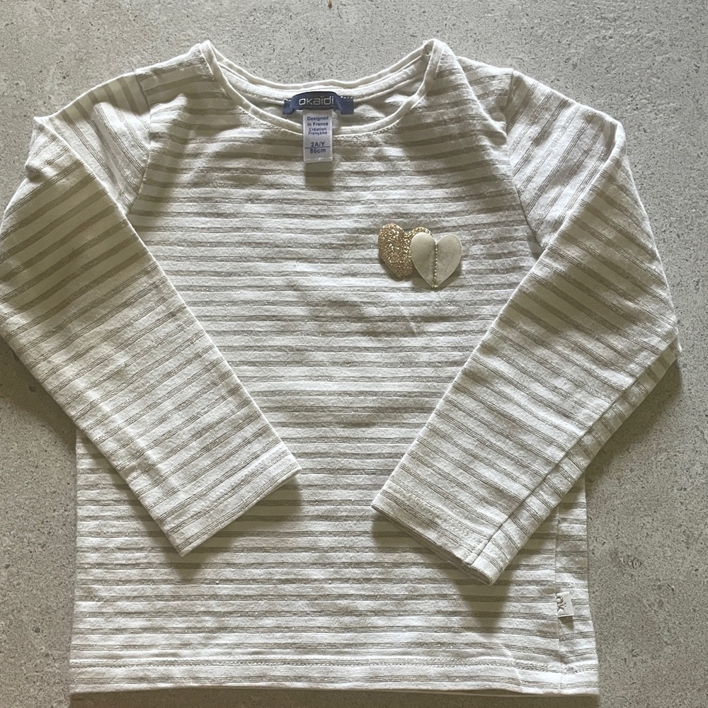 •Long Sleeve Tee with Heart Details Okaisi (2T)